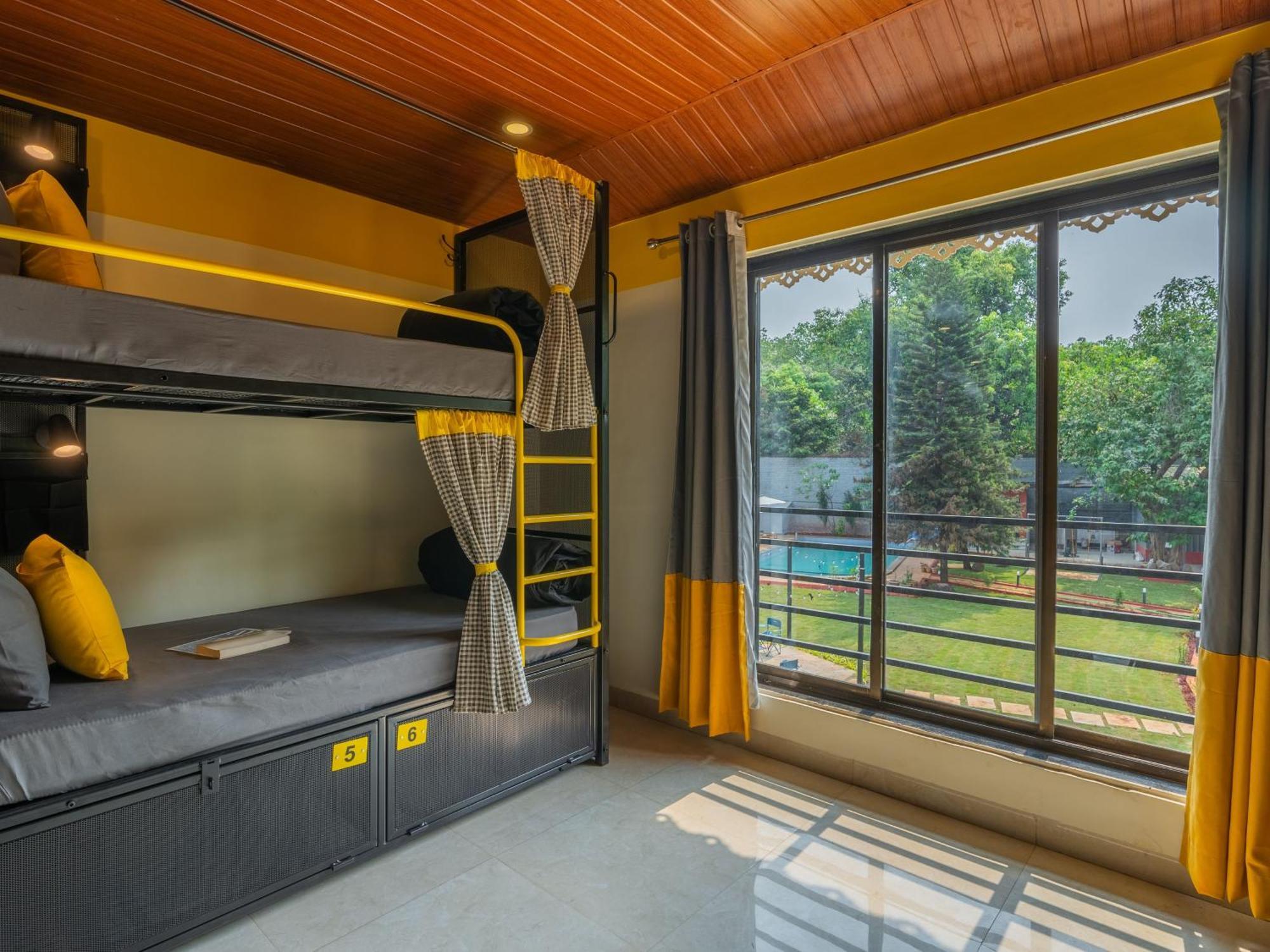 The Hosteller Lonavala, City Centre Buitenkant foto
